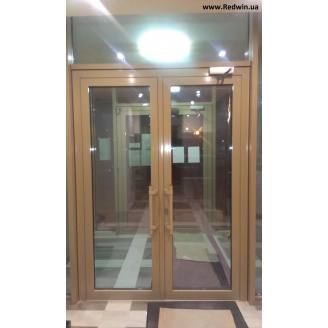 Алюмінієві двері з домофоном у житловий будинок